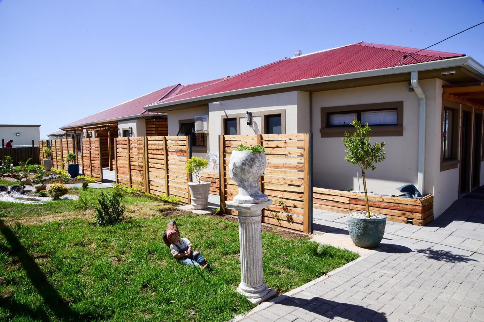 Menucha Country * Mthatha